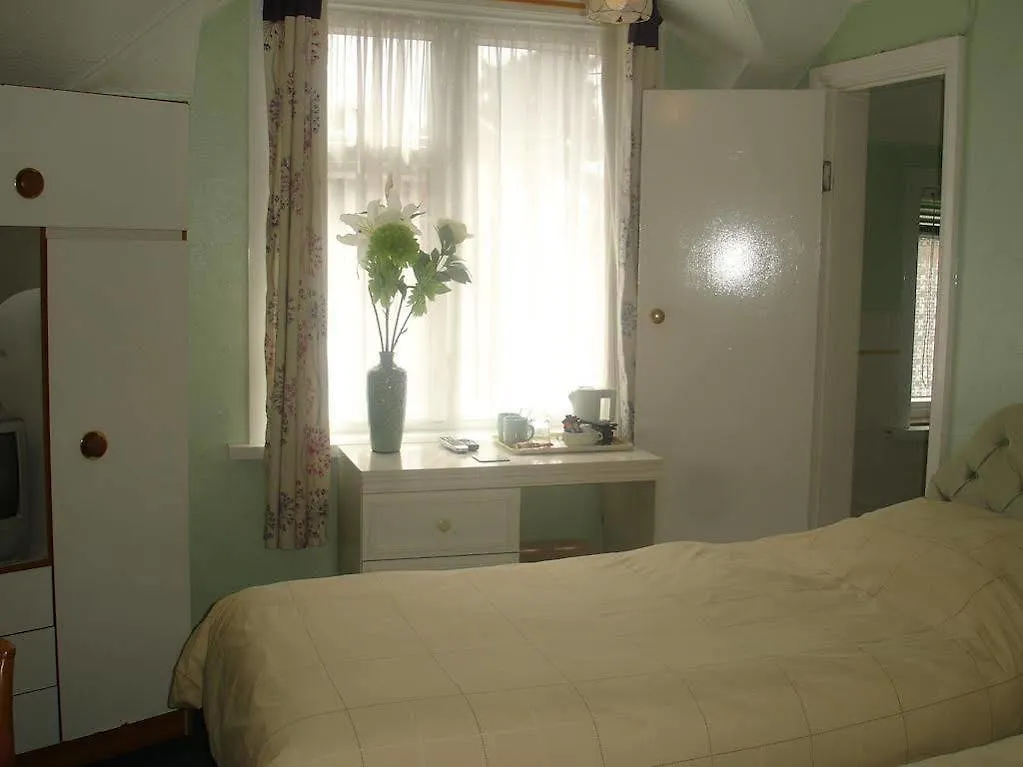 Lea Hurst B & B Bournemouth Oda ve Kahvaltı